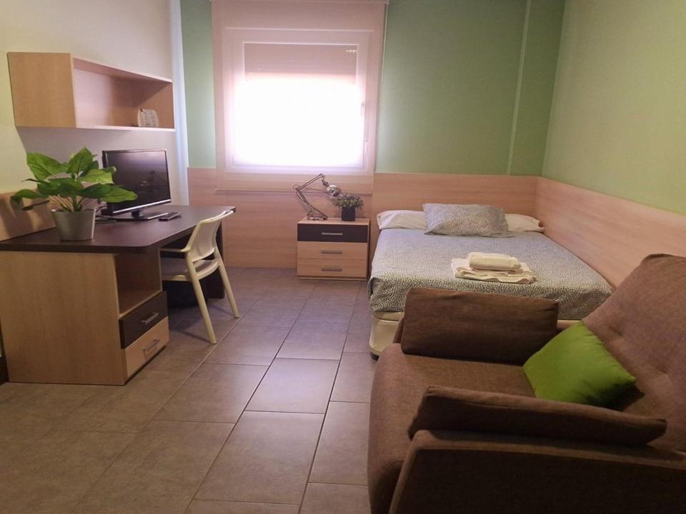 The Factory Residence Hall Сеговия Екстериор снимка