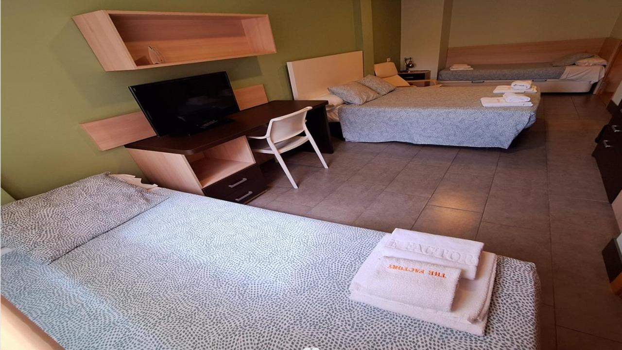 The Factory Residence Hall Сеговия Екстериор снимка